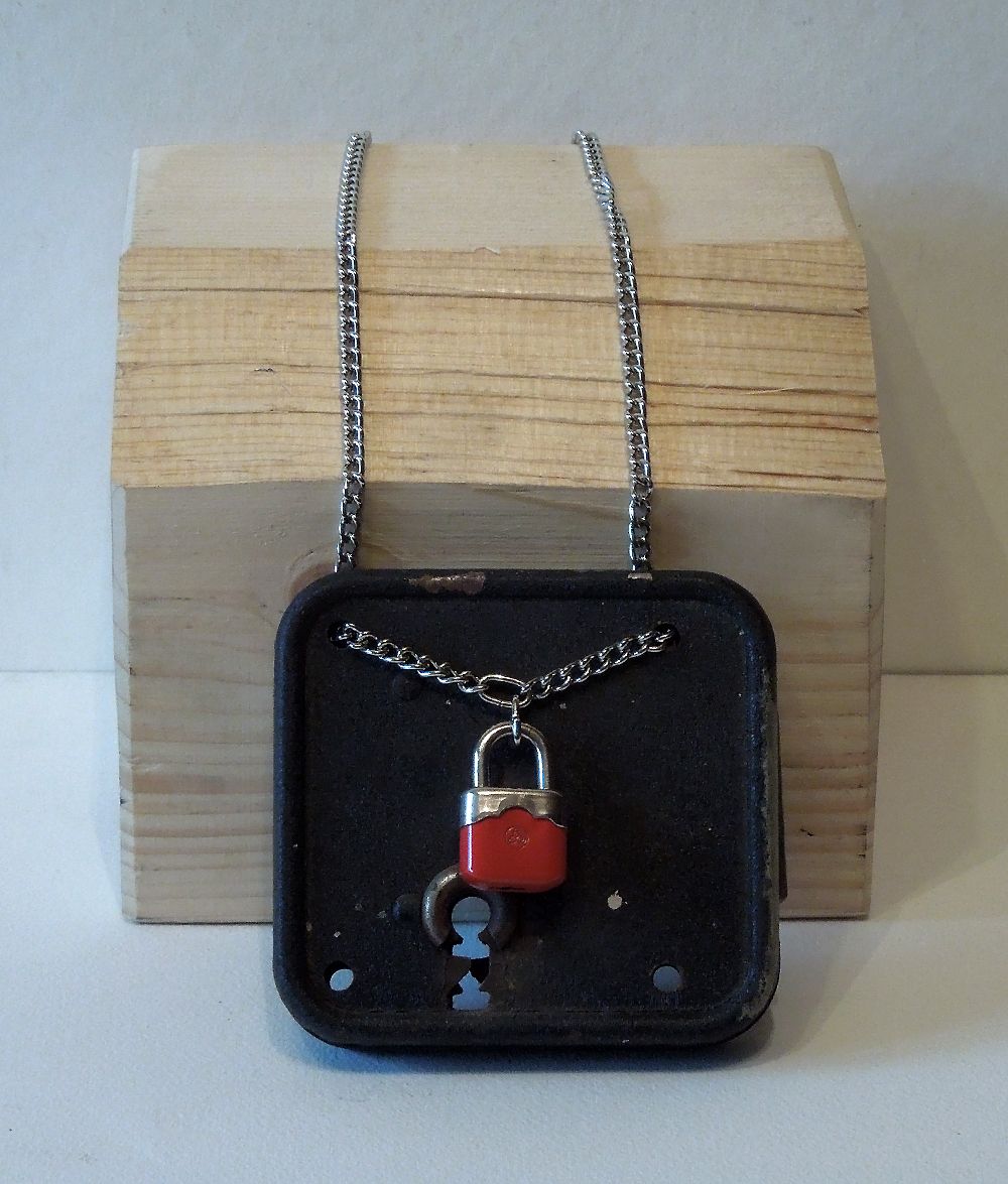 02-08-2021-geheimnisse-einer-frauenhandtasche-02